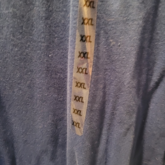 Short sleeve pull over tee. - Picture 4 of 6